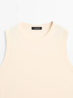 100% cotton strappy T-shirt with a round neckline
