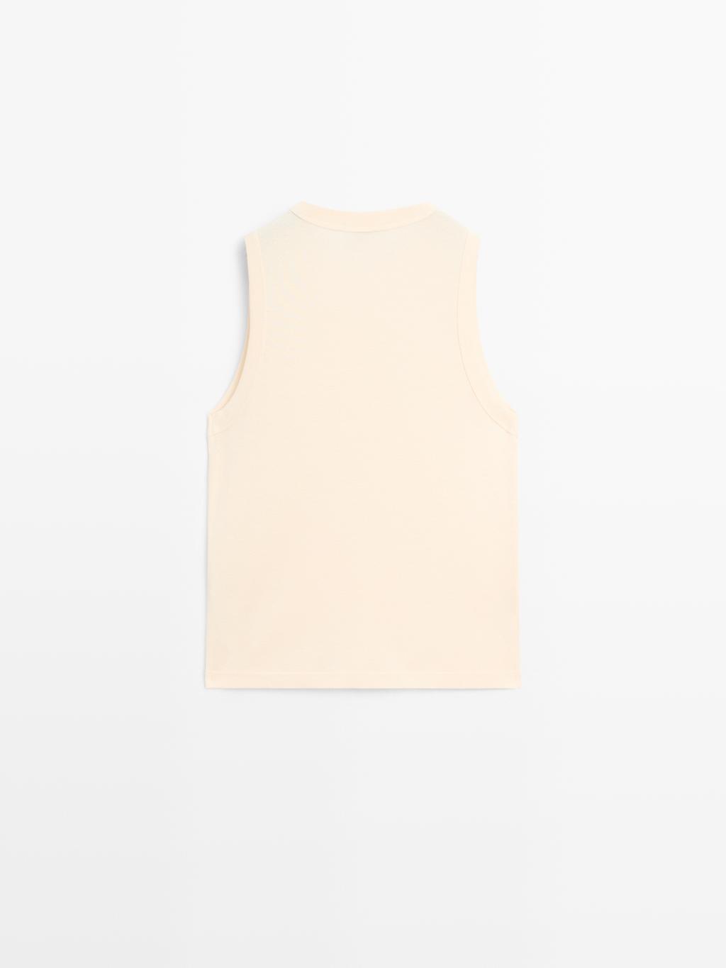 100% cotton strappy T-shirt with a round neckline