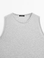 Sleeveless round neck T-shirt