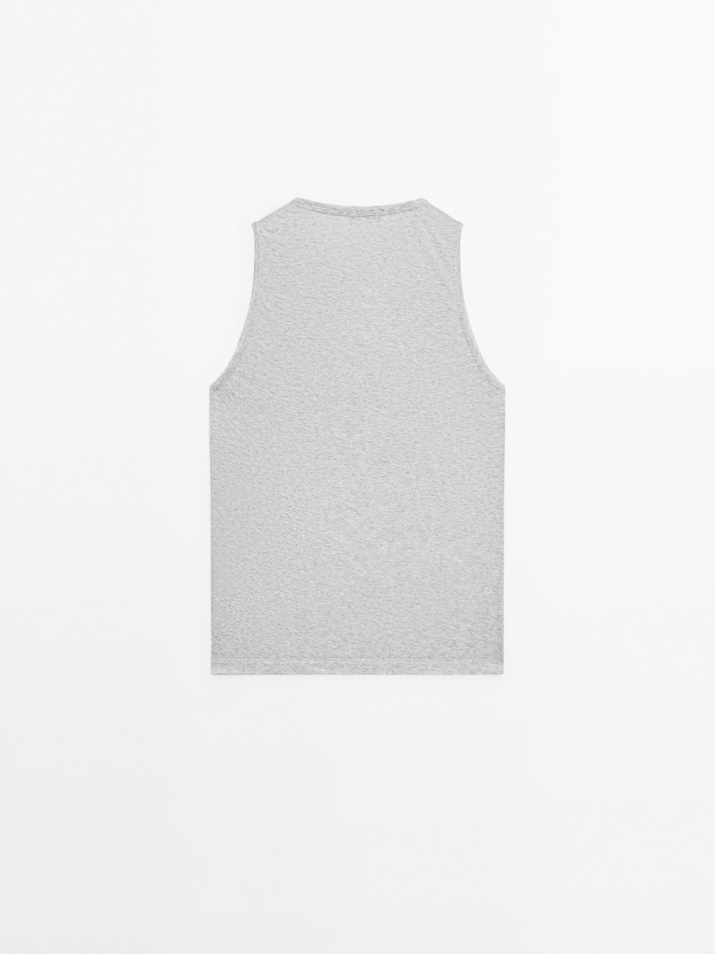 Sleeveless round neck T-shirt