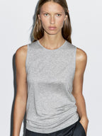 Sleeveless round neck T-shirt