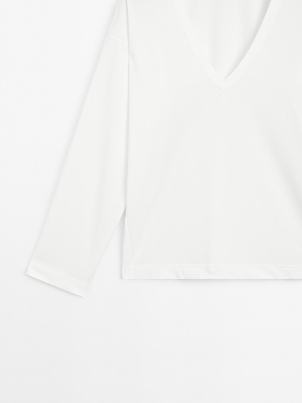 Oversize V-neck T-shirt