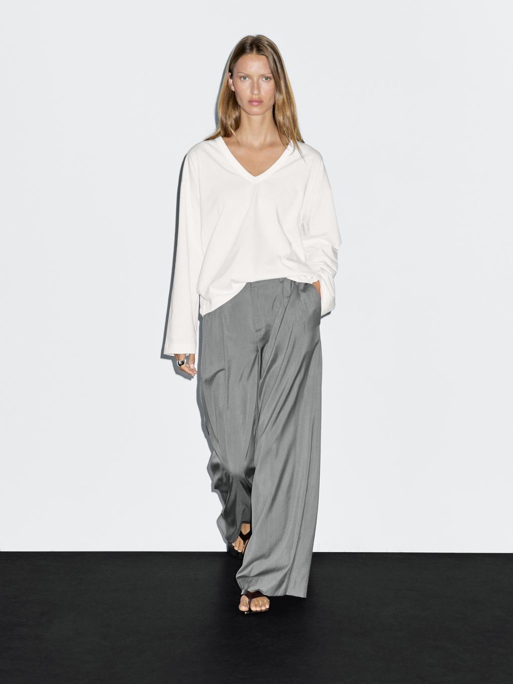 Oversize V-neck T-shirt