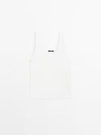 Ribbed top with neckline