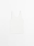 Ribbed top with neckline