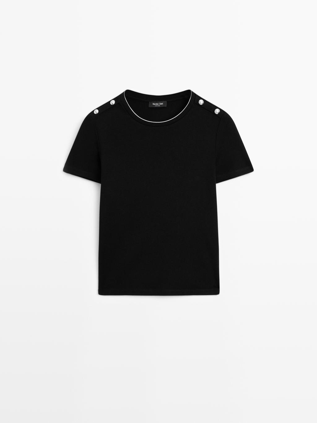 Short sleeve T-shirt with buttoned shoulders
