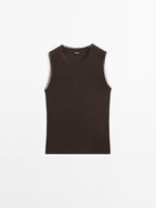 Sleeveless T-shirt with double piping