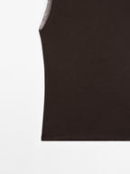 Sleeveless T-shirt with double piping