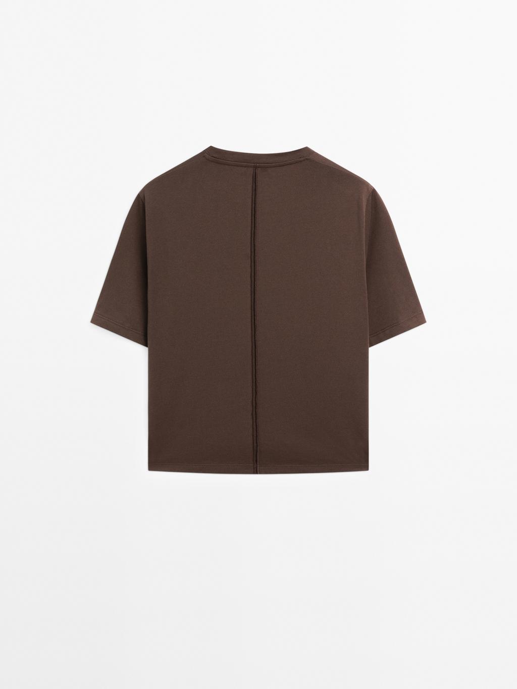 Short sleeve T-shirt with topstitching detail