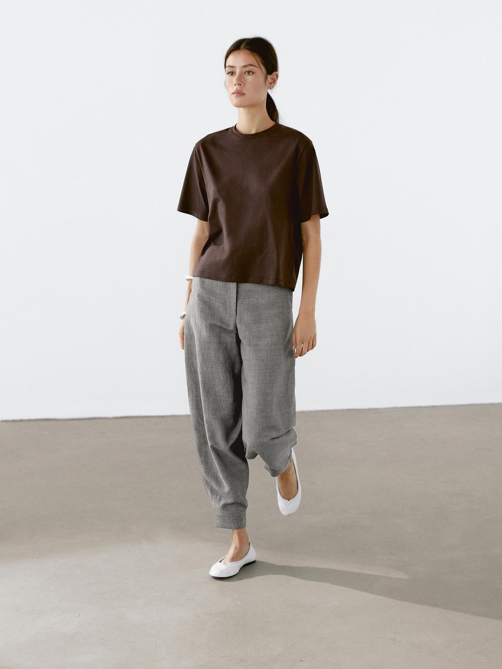 Short sleeve T-shirt with topstitching detail