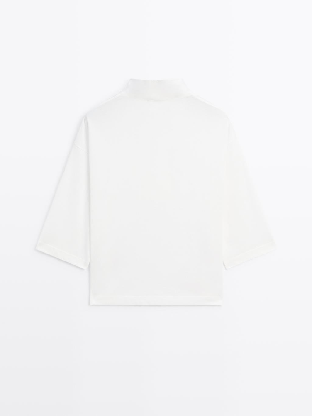 Funnel neck T-shirt