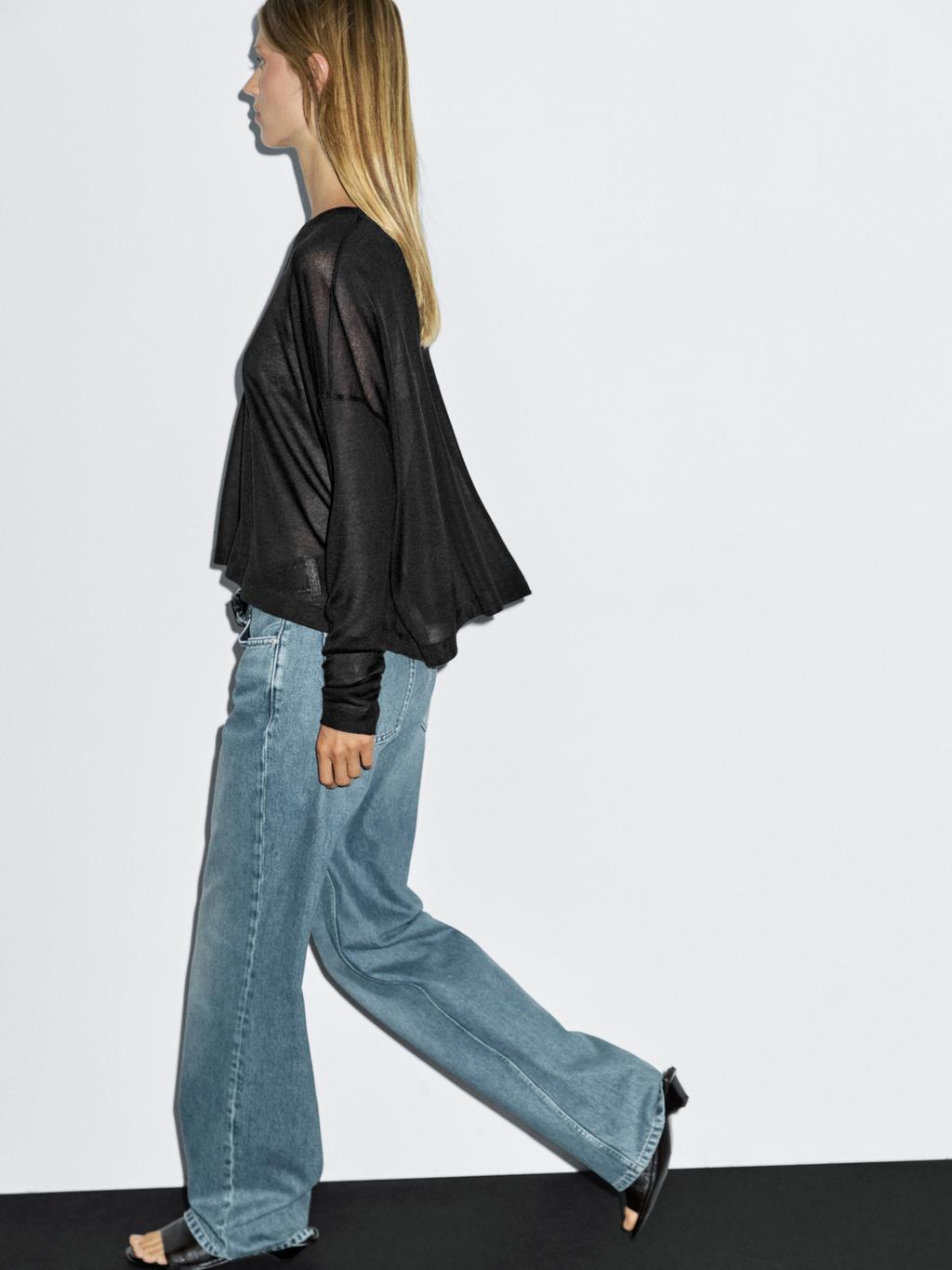 Loose-fitting V-neck sweater