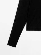 Loose-fitting V-neck sweater