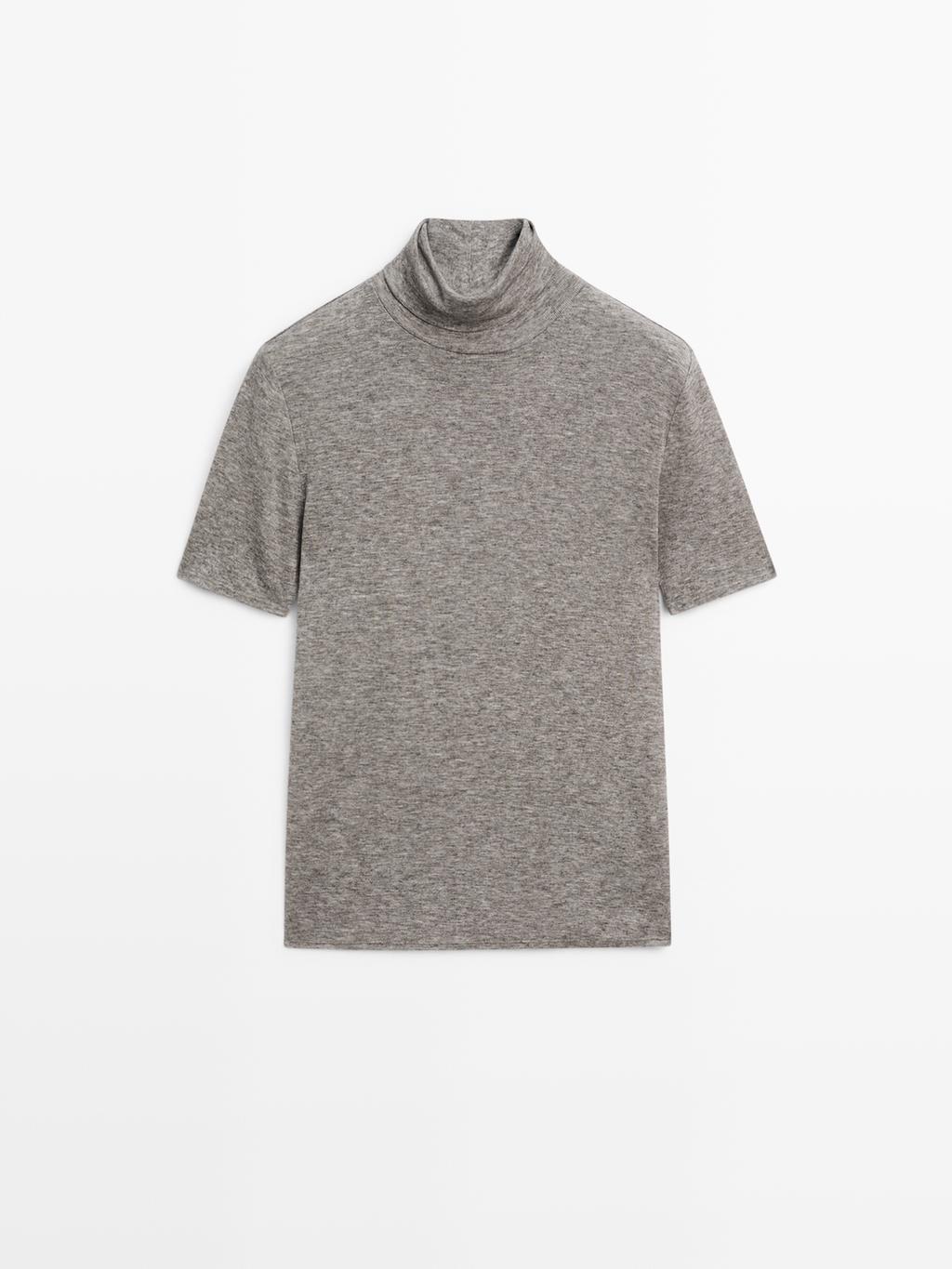 High neck T-shirt with short sleeves