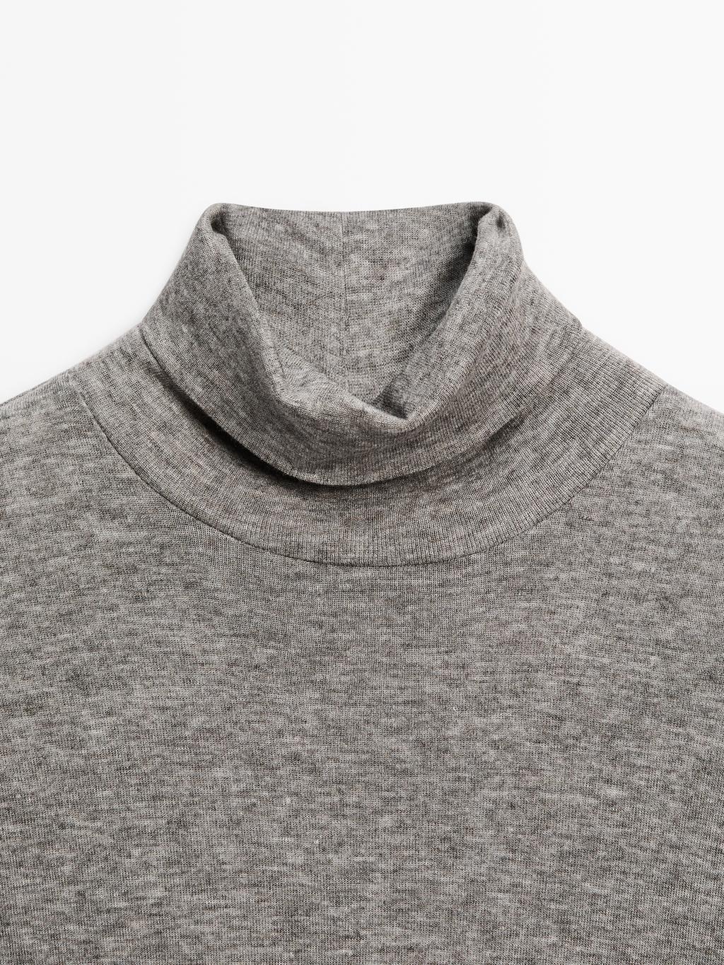 High neck T-shirt with short sleeves