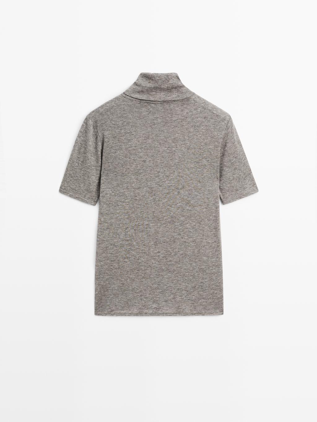 High neck T-shirt with short sleeves