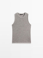 Sleeveless T-shirt with double trim