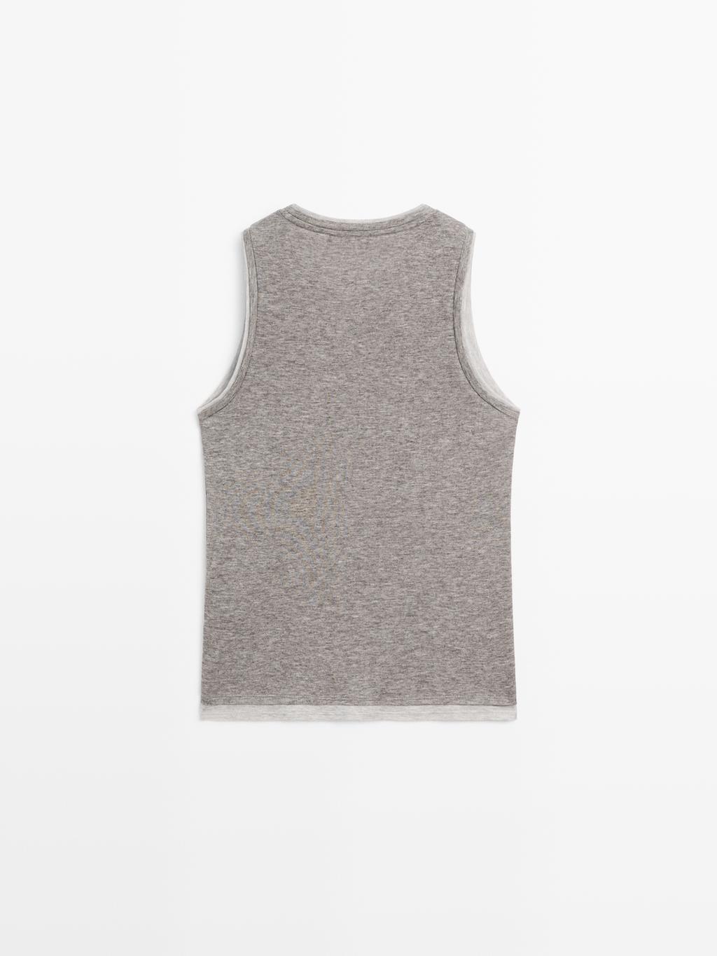 Sleeveless T-shirt with double trim