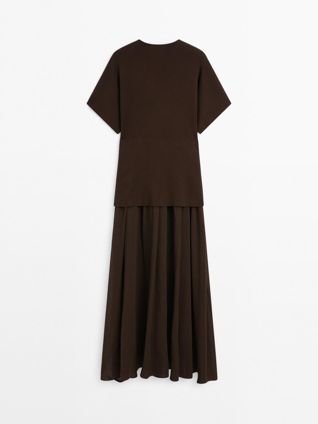 Knit dress with contrast gathered detail