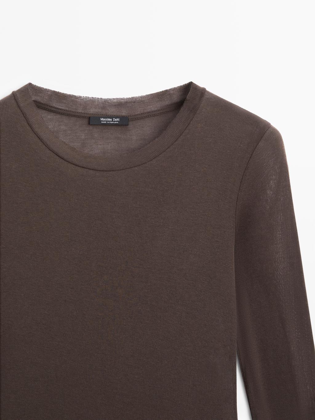 100% cotton semi-sheer T-shirt with collar detail