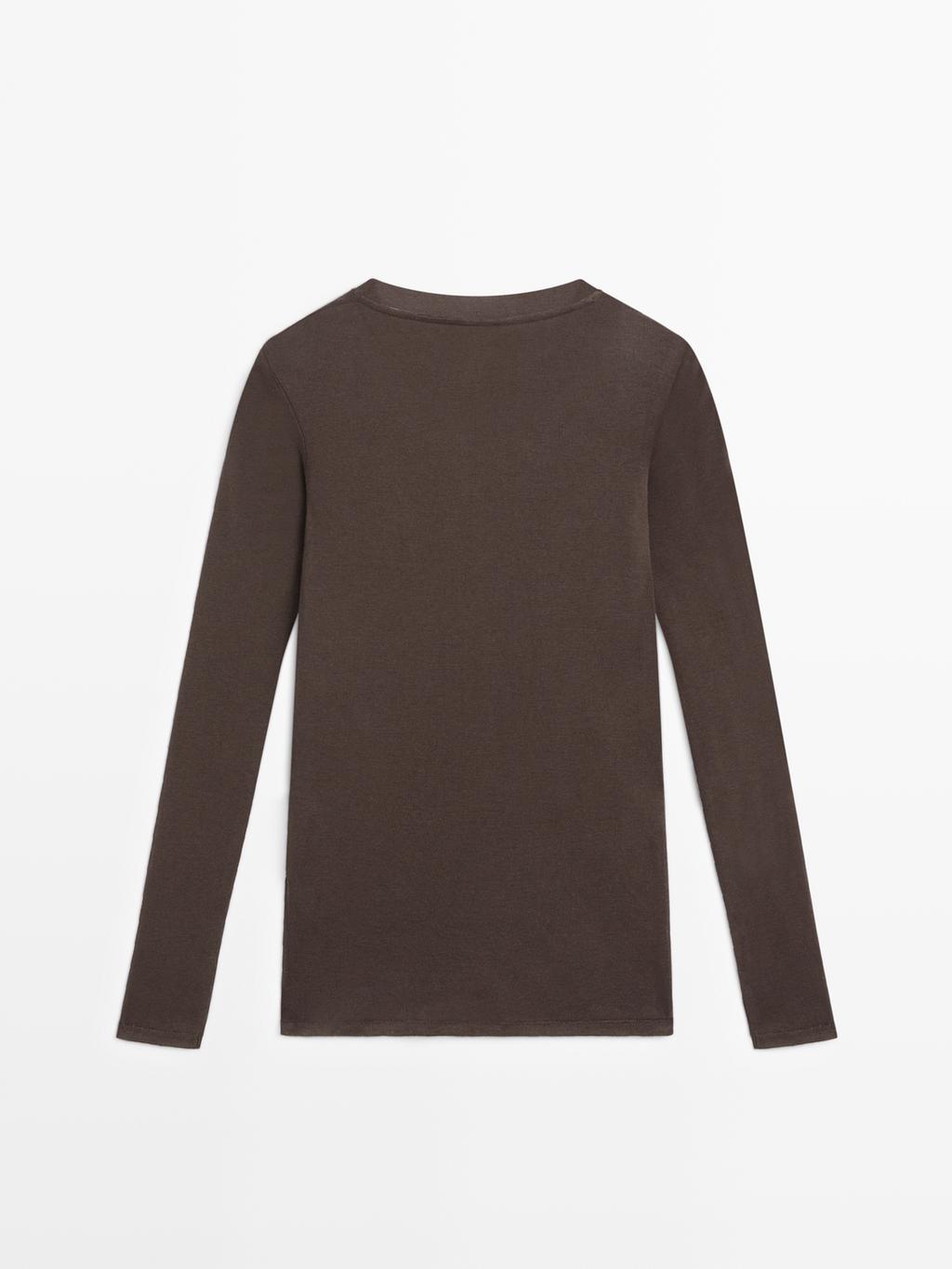 100% cotton semi-sheer T-shirt with collar detail