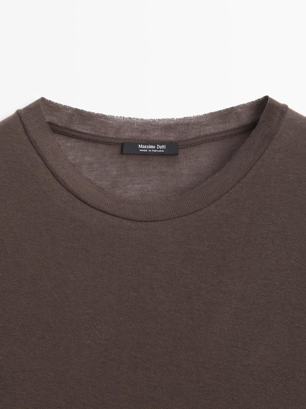 100% cotton semi-sheer T-shirt with collar detail