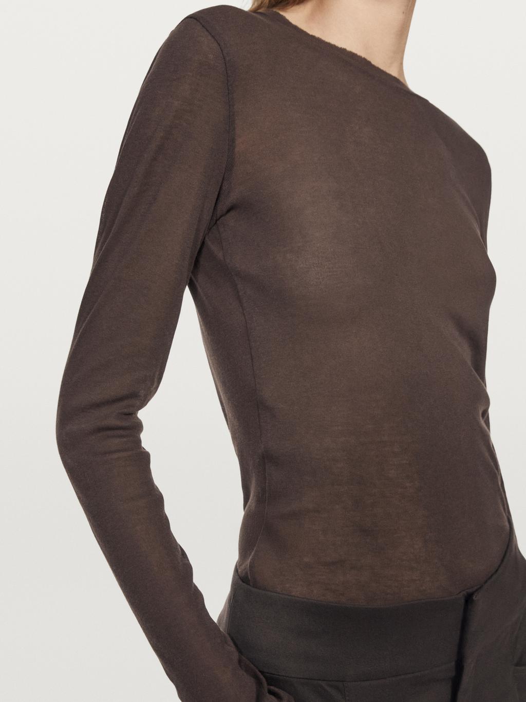 100% cotton semi-sheer T-shirt with collar detail