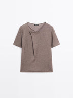 Short sleeve T-shirt with asymmetric fastening