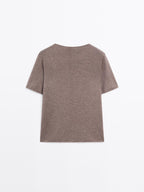 Short sleeve T-shirt with asymmetric fastening