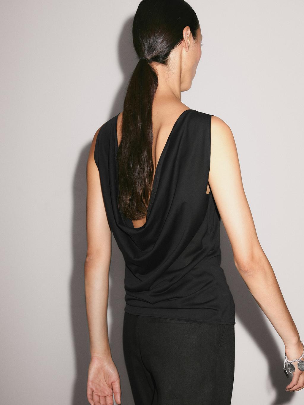 100% cotton top with draped low-cut back