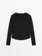 Long sleeve T-shirt with rounded hem