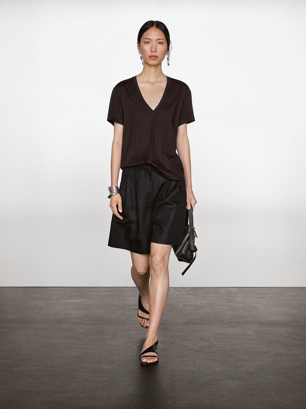 Flowing V-neck T-shirt