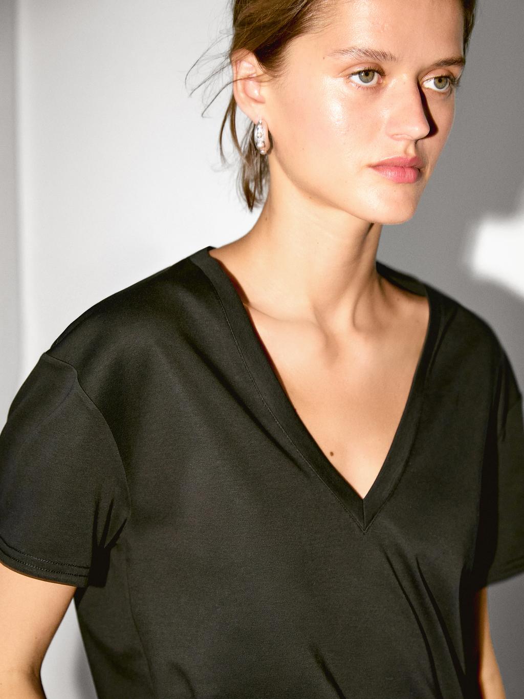 Flowing V-neck T-shirt