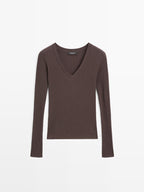 Ribbed V-neck T-shirt with long sleeves