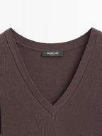 Ribbed V-neck T-shirt with long sleeves