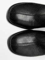 High-heel boots with elastic gores on the leg