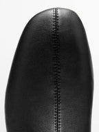 Leather boots with stretch leg