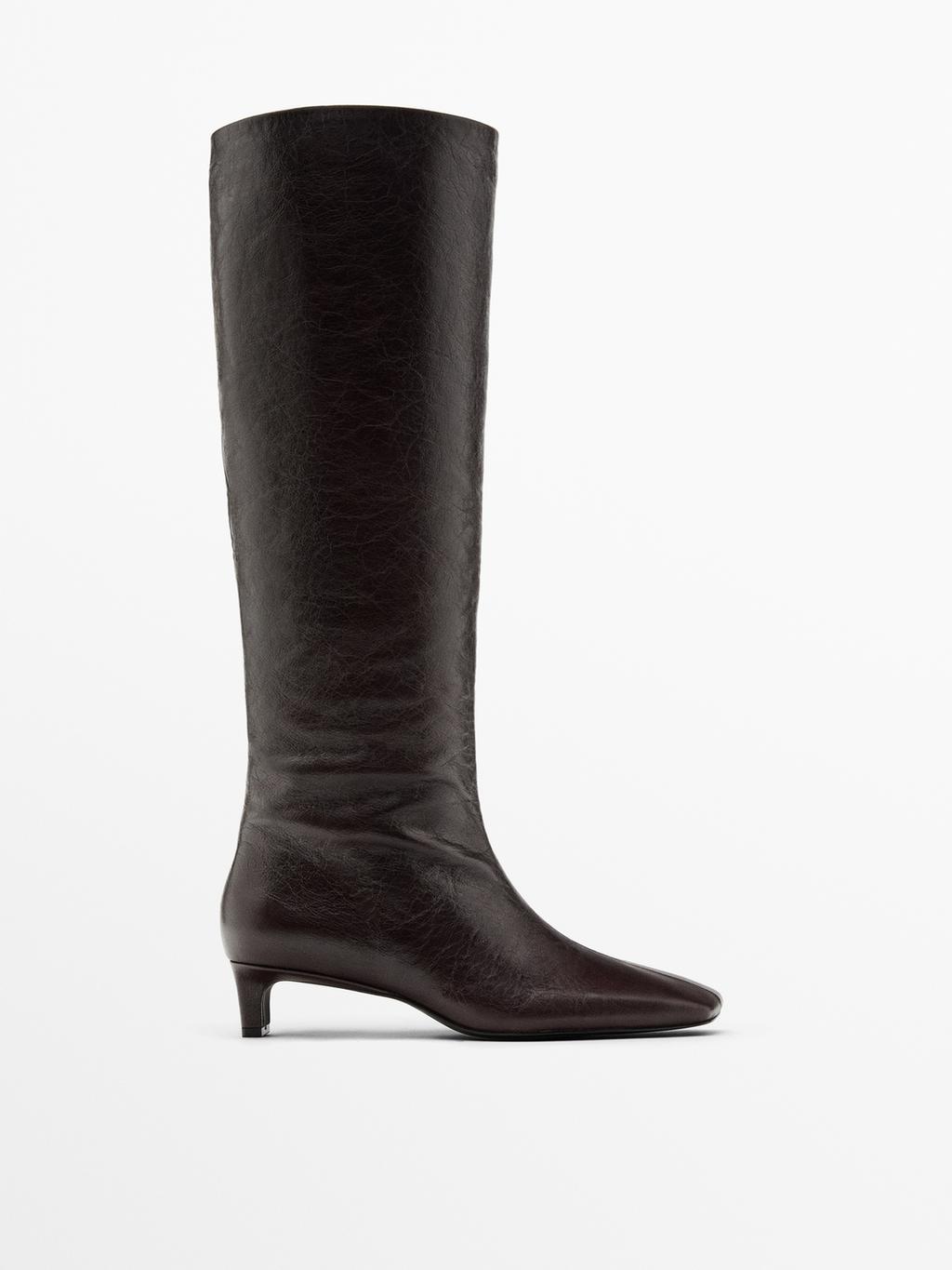 Leather boots with square vamp