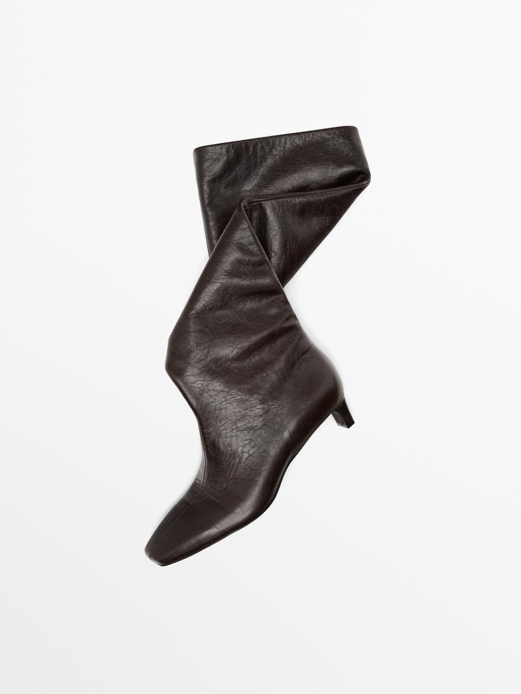 Leather boots with square vamp