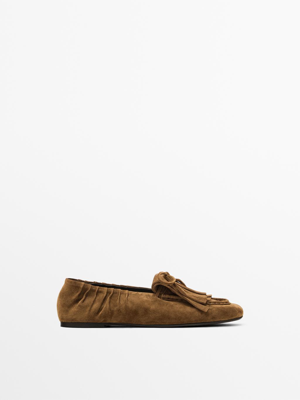 Split suede loafers with fringing