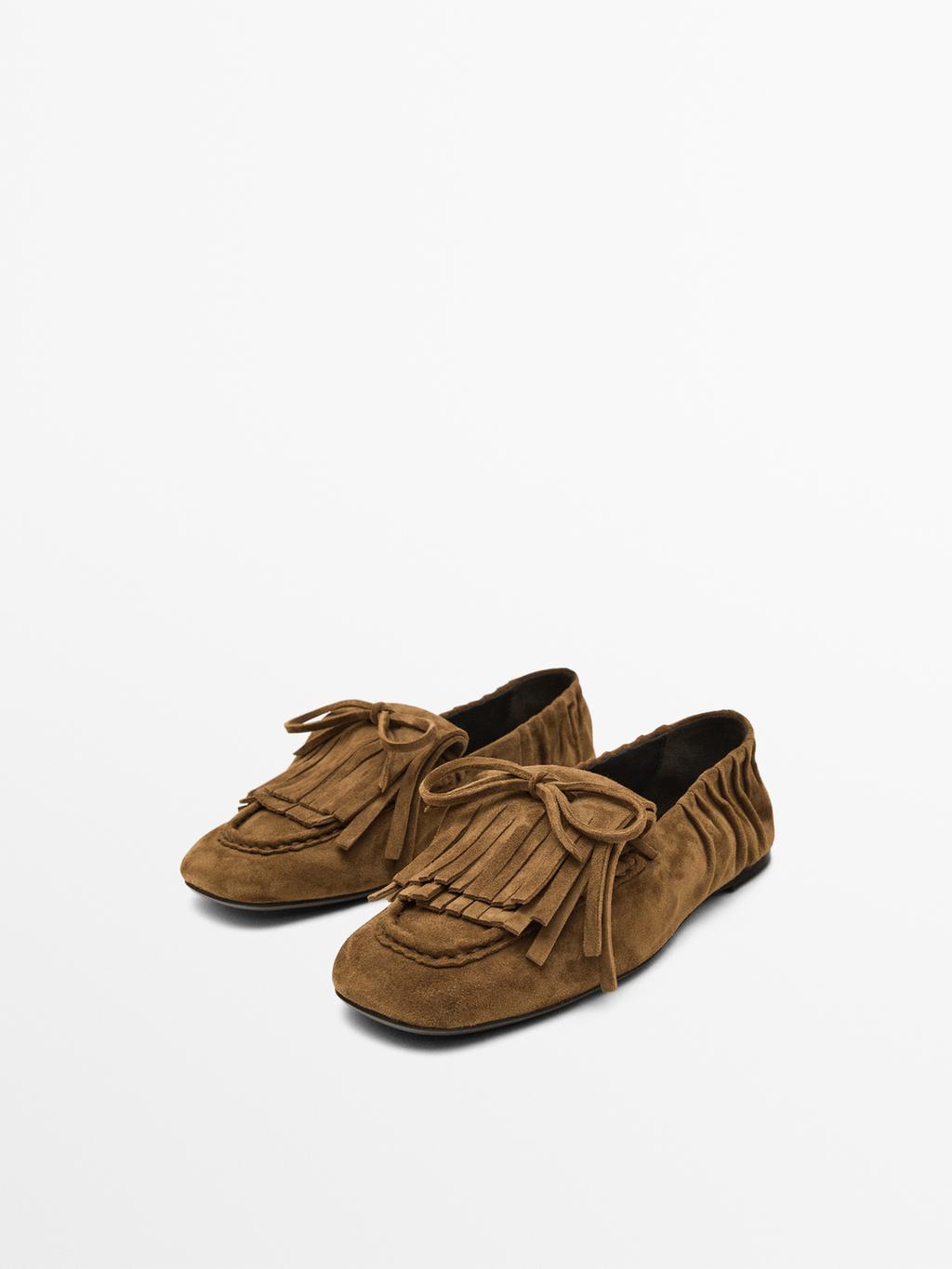 Split suede loafers with fringing
