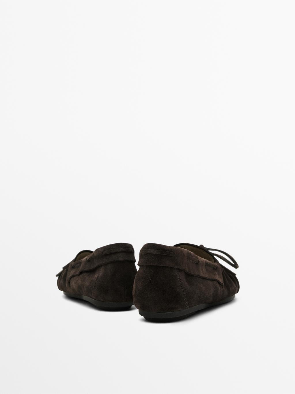 Split leather loafers with gathered bow