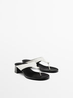 Heeled sandals with toe divider