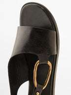 Leather sandals with ring detail