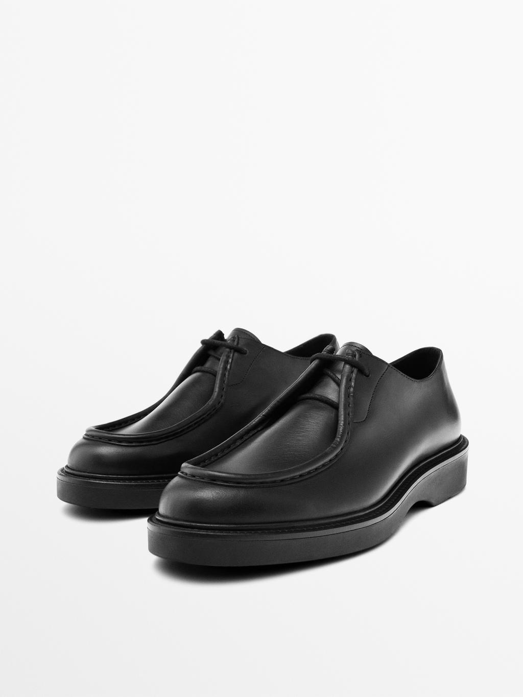 Leather shoes with moc toe